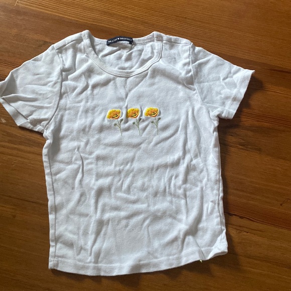 brandy melville baby tee - Picture 2 of 4